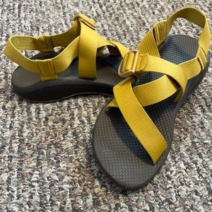 Women’s Size 10 Yellow Mega Z/Cloud Chacos - barely worn!!!